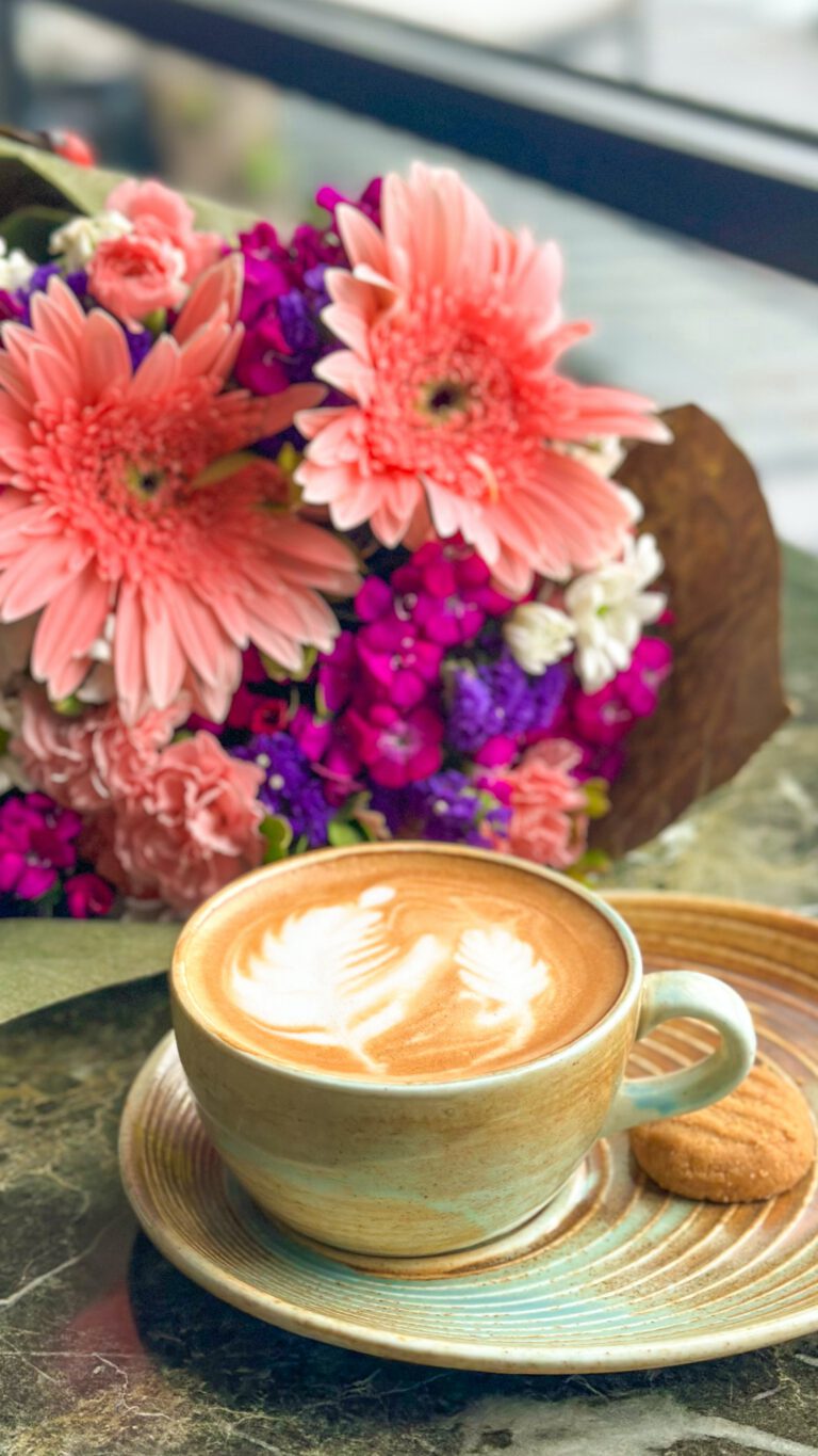 Kaffe mit Blumen